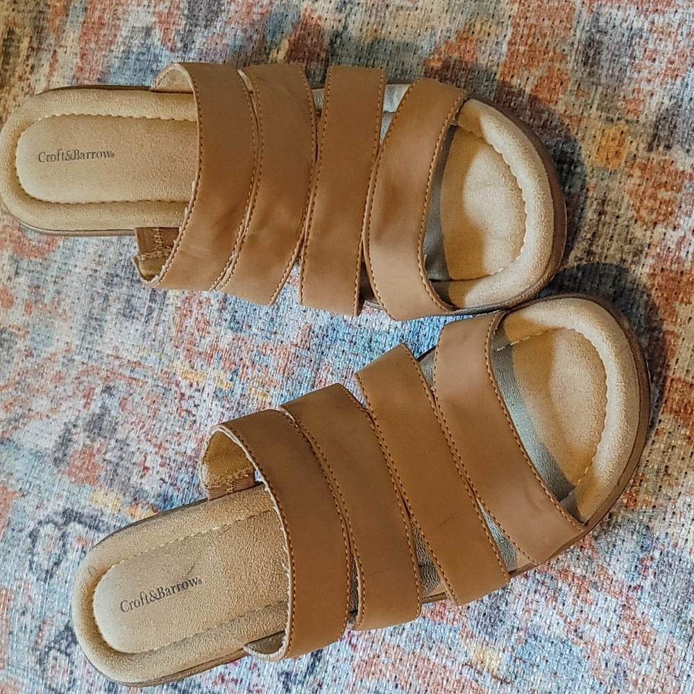 Size 9.5 med Croft&Barrow Tan Shoes